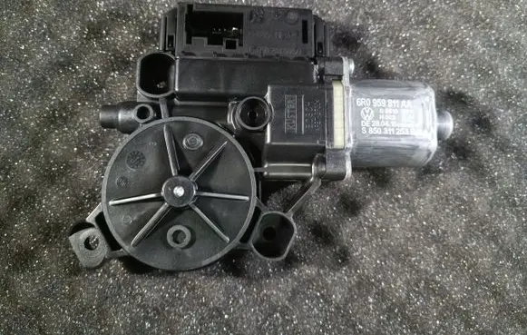 Volkswagen Polo V 6R Front door window regulator motor 6R0959811AA