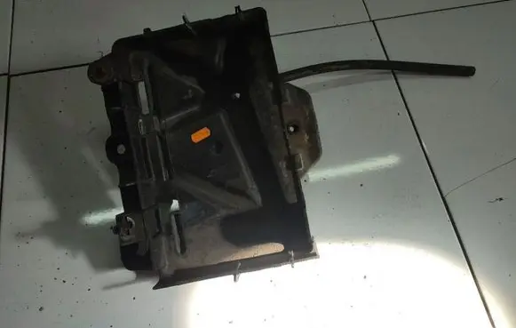 Volkswagen Polo IV 9N3 Battery box tray 