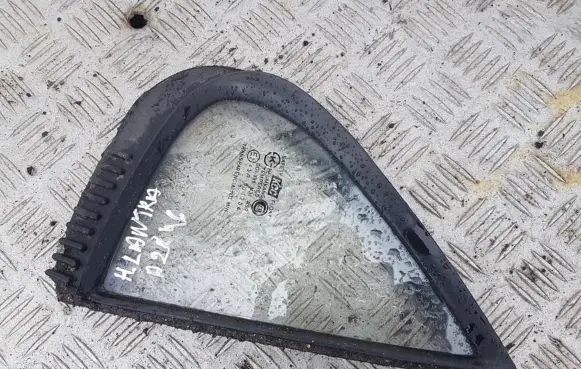 Hyundai Lantra II Rear vent window glass 