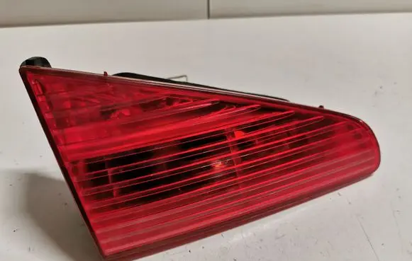 Peugeot 607 Tailgate rear/tail lights