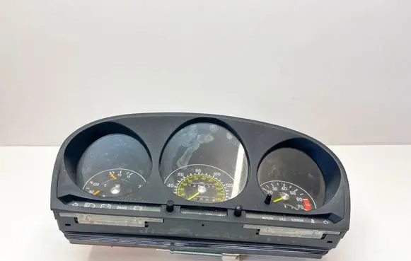 Mercedes-Benz SLC C107 Speedometer (instrument cluster) A1075429001 1075429001