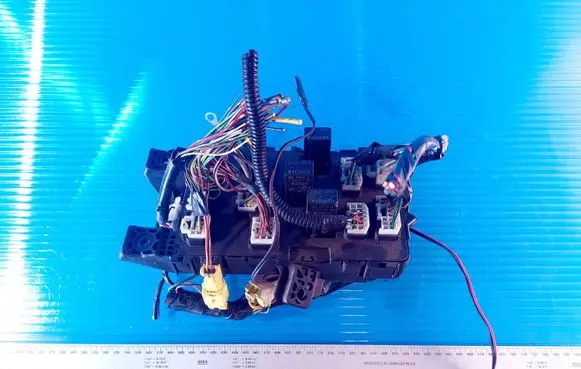 Toyota Avensis T220 Fuse box set 8273005020