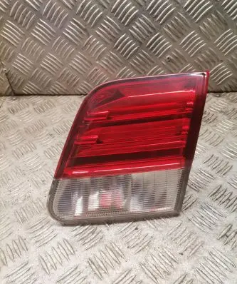 Toyota Avensis T270 Tailgate rear/tail lights