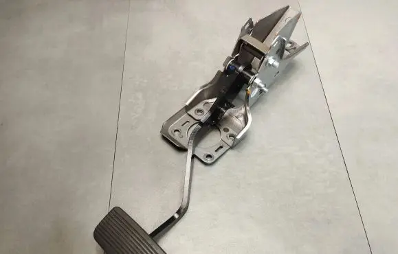 Volkswagen Amarok II Brake pedal MB3C2L388CE
