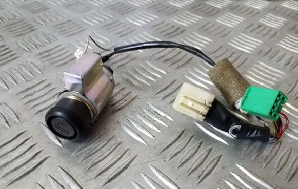Suzuki Grand Vitara II Cigarette lighter 