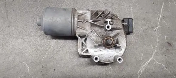 Peugeot 308 Wiper motor 0390241869