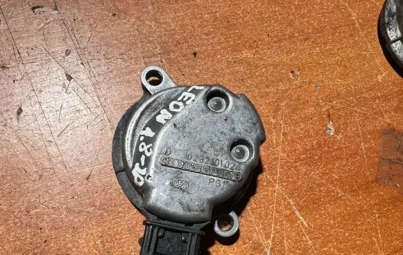 Seat Leon (1M) Camshaft position sensor 058905161B 0232101024