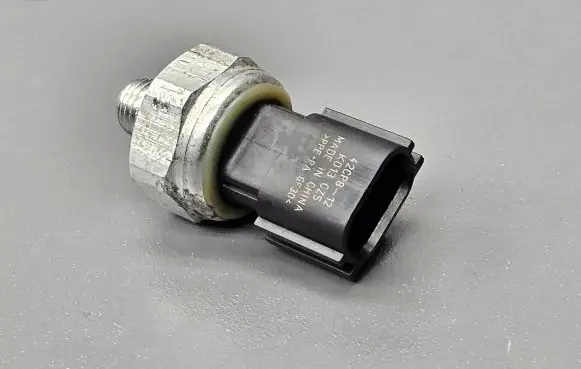 KIA Venga Air conditioning (A/C) pressure sensor 42CP8 42CP812