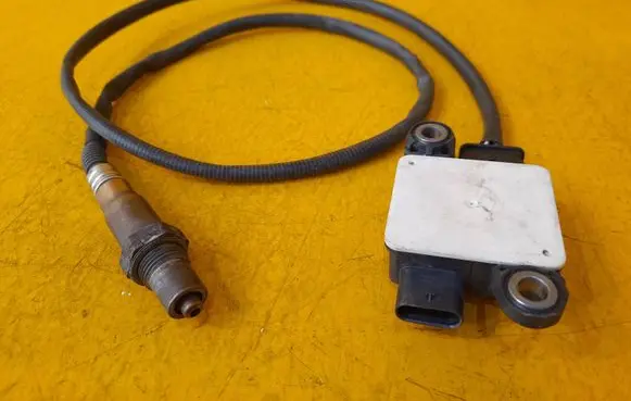 Mercedes-Benz ML W166 Lambda probe sensor A0009050060