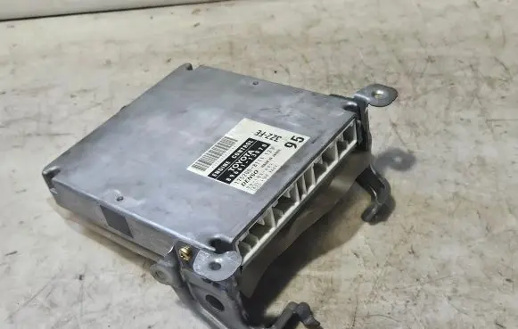 Toyota Corolla Verso E121 Engine control unit/module 8966113070 1752008111