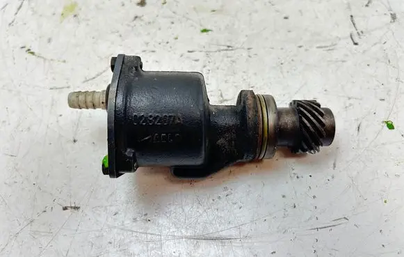 Volkswagen PASSAT B5 Vacuum pump 028207A