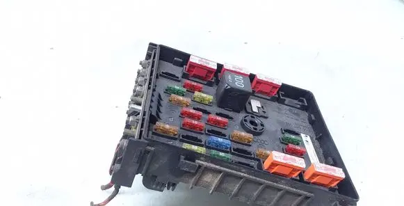 Volkswagen PASSAT B6 Fuse module 3C0937125