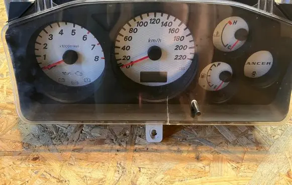 Mitsubishi Lancer Speedometer (instrument cluster) 8100A769