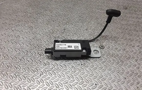Opel Insignia A Aerial antenna amplifier 13285778 544764491