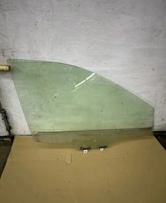 Nissan X-Trail T32 Front door window glass four-door