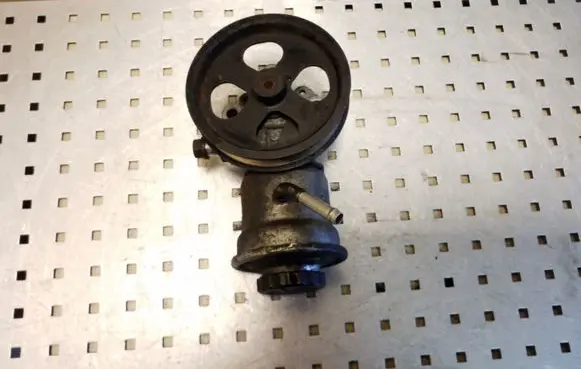 Toyota Avensis T250 Power steering pump