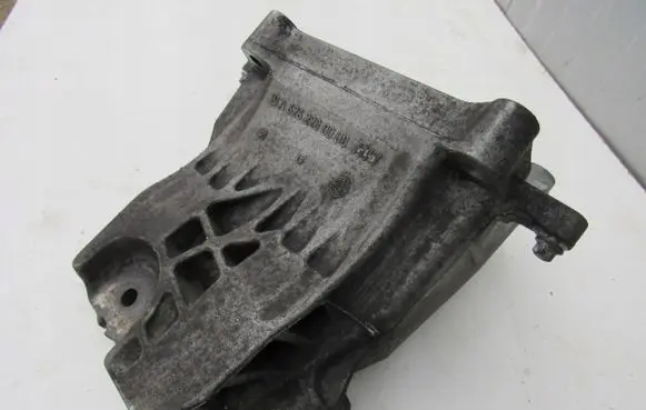 Mercedes-Benz C W205 Engine mounting bracket A6262230000