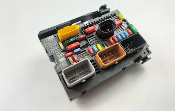 Citroen Berlingo Fuse box set 9675877980