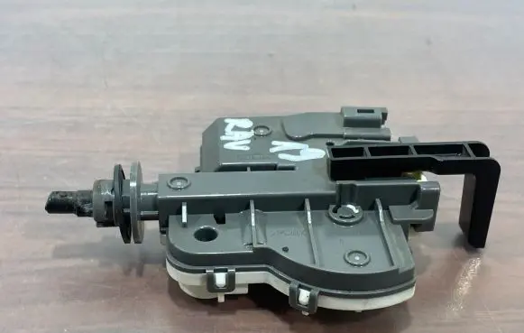 Toyota RAV 4 (XA50) Fuel tank cap lock 