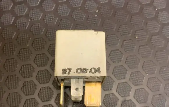 Audi A8 S8 D2 4D Other relay 8D0951253 861303 85218751