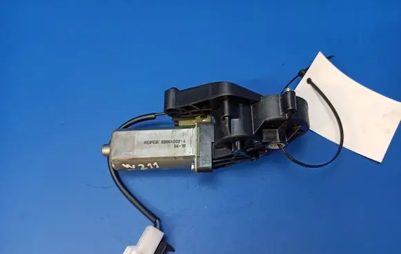 Mercedes-Benz E W211 Seat adjustment motor 0390203207 82064802