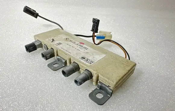 BMW 5 E39 Antenna control unit 65256906082 18658 410AL01