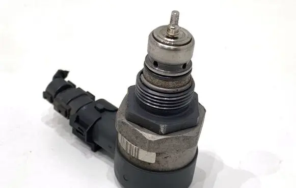 Hyundai Tucson JM Fuel pressure regulator 0281002507