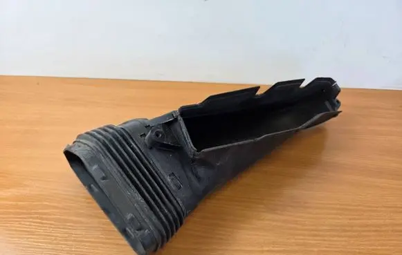 Audi A7 S7 4G Air intake duct part 4G0129624D