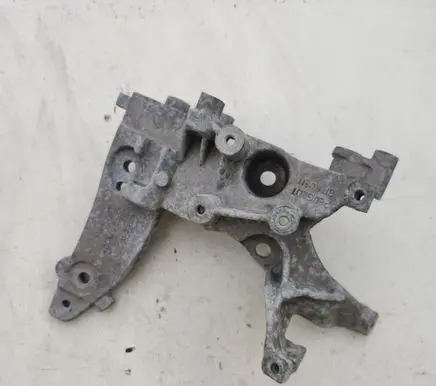 Peugeot 308 Engine mounting bracket