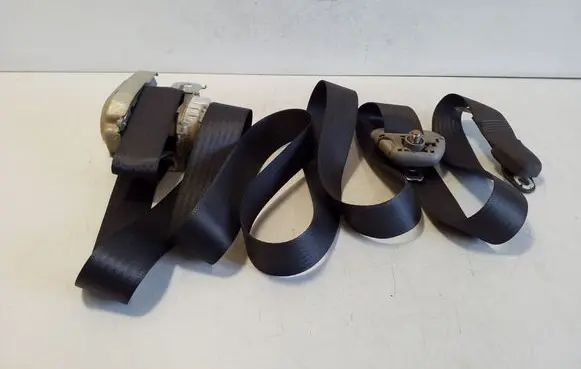 Nissan Pathfinder R51 Front seatbelt 7P1350P