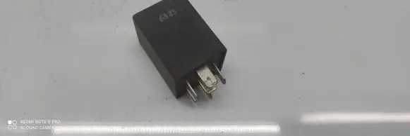 Volkswagen PASSAT B4 Window wiper relay 321955531A