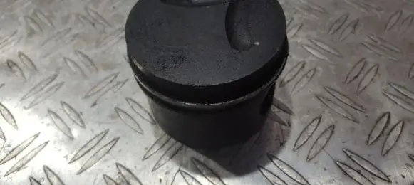 BMW 5 E39 Piston 