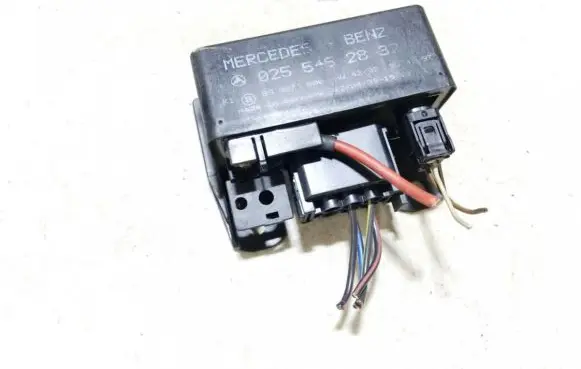 Mercedes-Benz A W168 Glow plug pre-heat relay 0255452832 899073000
