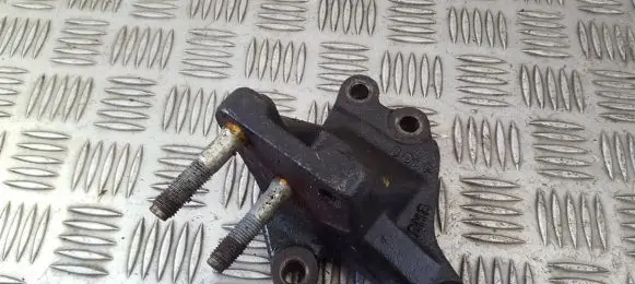 KIA Ceed Engine mounting bracket