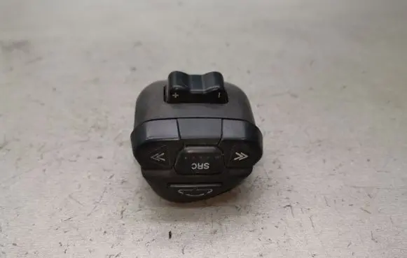 Nissan Almera Tino Steering wheel buttons/switches 