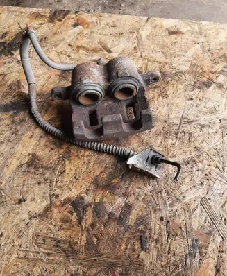 KIA Sorento Front brake caliper