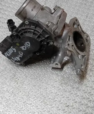 Toyota Auris E180 Throttle valve 261000n030