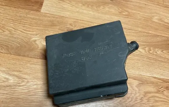 Alfa Romeo 147 Fuse box cover 1149807 ST3953