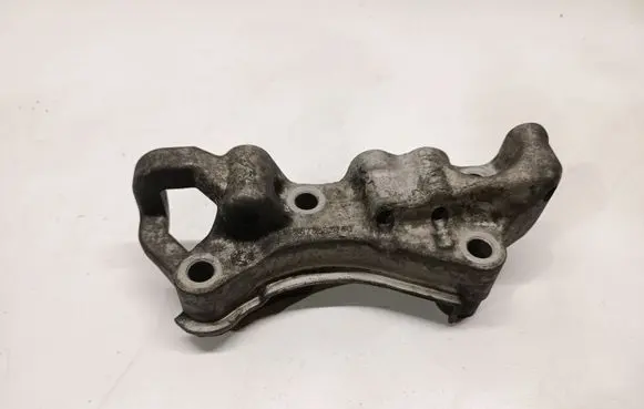 Peugeot 3008 II Engine mounting bracket 9673585780
