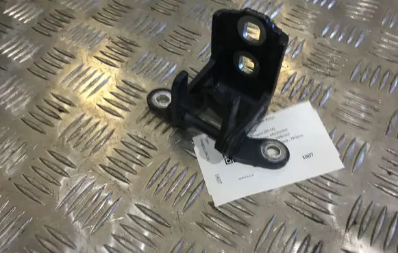 Opel Insignia A Rear door lower hinge A046574