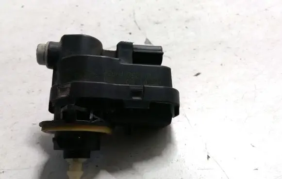 Renault Clio III Headlight level adjustment motor 8200402521