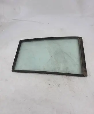 Mitsubishi Pajero Rear vent window glass 