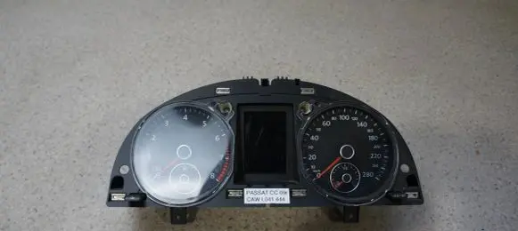Volkswagen PASSAT CC Speedometer (instrument cluster) 3C8920870B