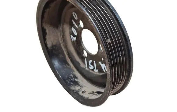 Volkswagen PASSAT B6 Water pump pulley 03D121028B