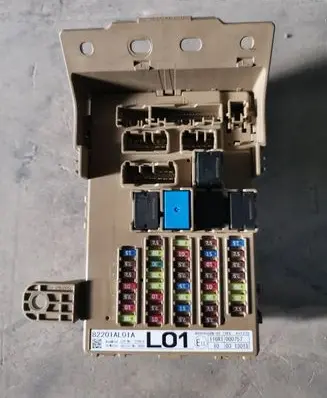 Subaru Outback (BS) Fuse module 82201AL01A JB004504N02 X1T270