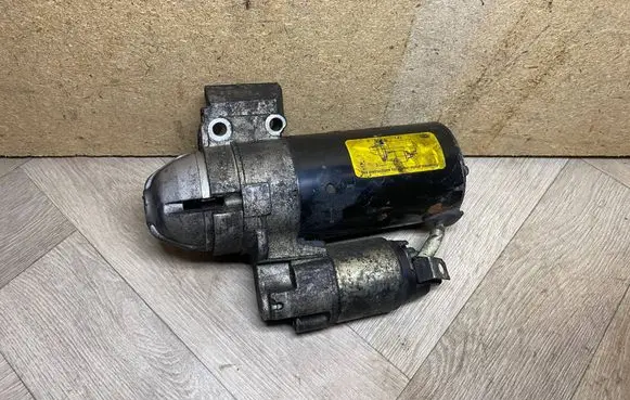 BMW 1 E81 E87 Starter motor 0001139002