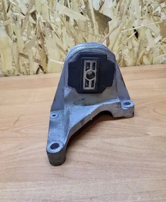 Volvo S60 Engine mount bracket