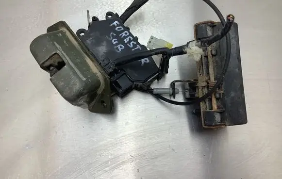 Subaru Forester SG Loading door lock 