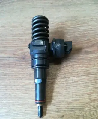 Audi A4 S4 B6 8E 8H Fuel injector 038130073BA
