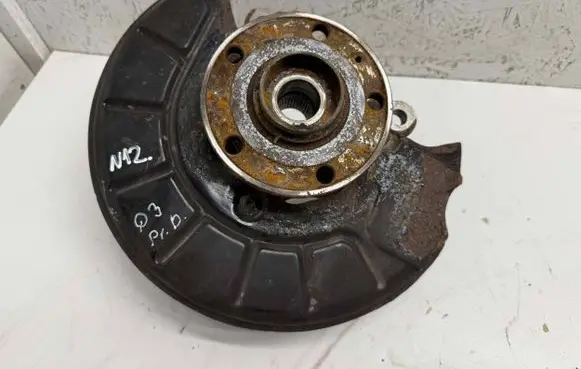 Audi Q3 8U Front wheel hub
